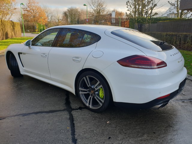 PORSCHE PANAMERA