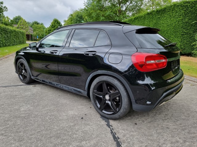 MERCEDES GLA 220 - 4MATIC - AMG PACK