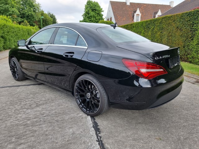 MERCEDES CLA 200