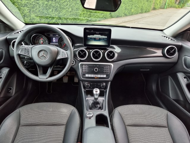 MERCEDES CLA 200