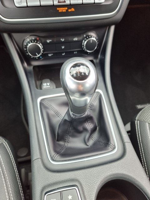 MERCEDES CLA 200