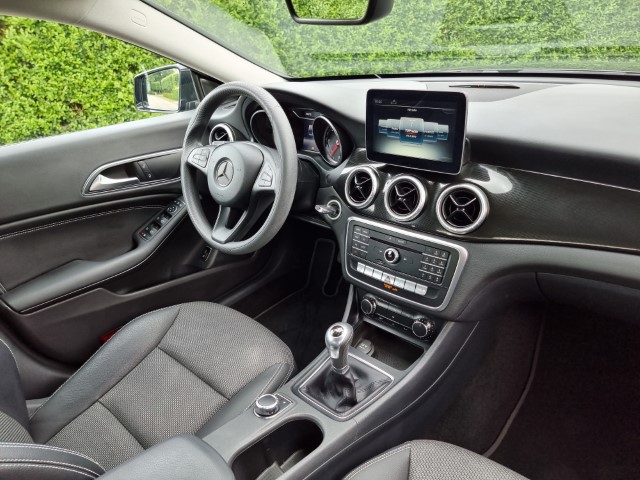MERCEDES CLA 200