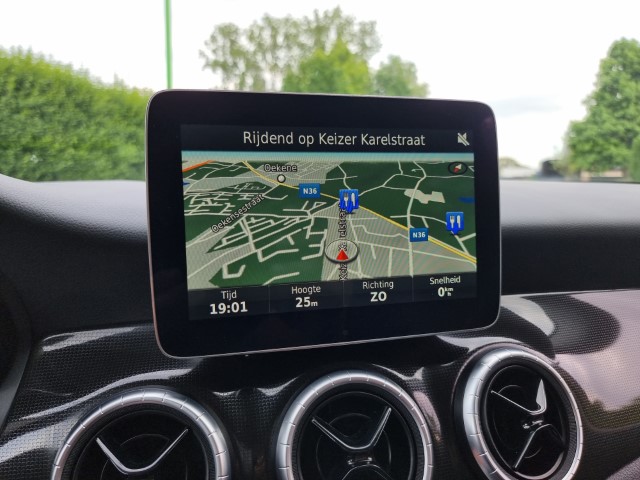 MERCEDES CLA 200