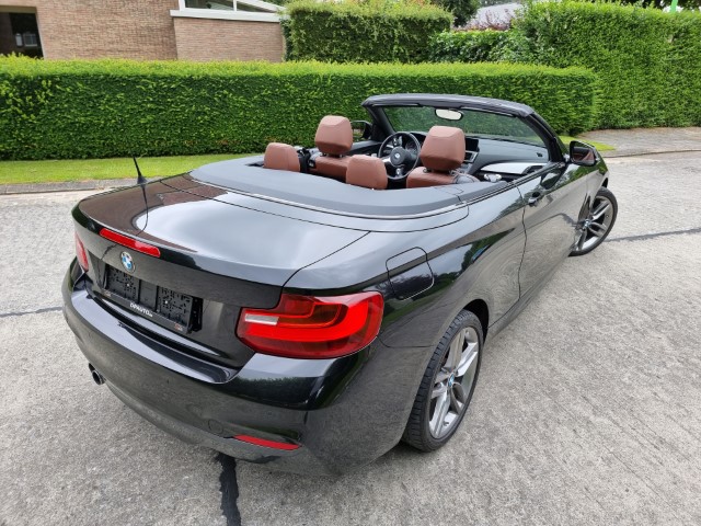 BMW 220i CABRIO M-PACK