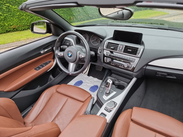 BMW 220i CABRIO M-PACK
