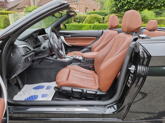 BMW 220i CABRIO M-PACK