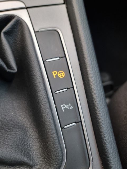 VOLKSWAGEN GOLF VARIANT 1.6 TDi