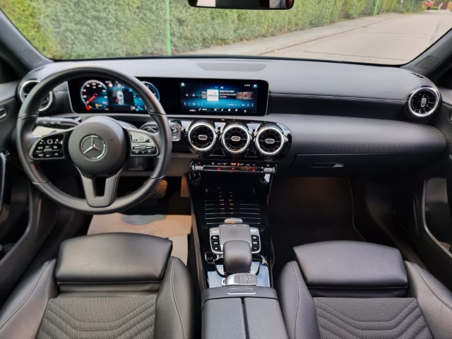 MERCEDES A180d
