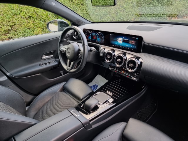 MERCEDES A180d