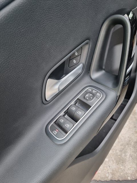 MERCEDES A180d