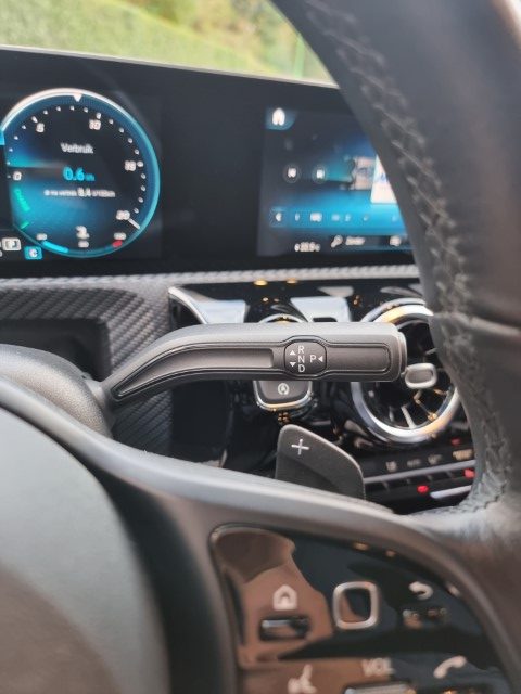 MERCEDES A180d