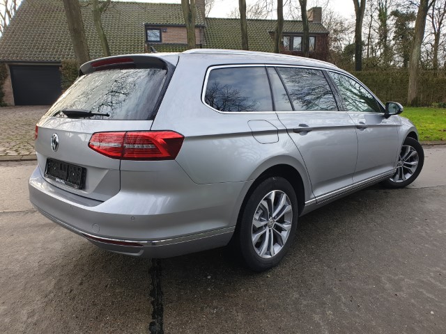 VOLKSWAGEN PASSAT VARIANT 2.0 TDi DSG