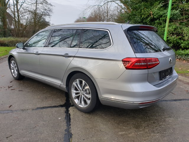 VOLKSWAGEN PASSAT VARIANT 2.0 TDi DSG