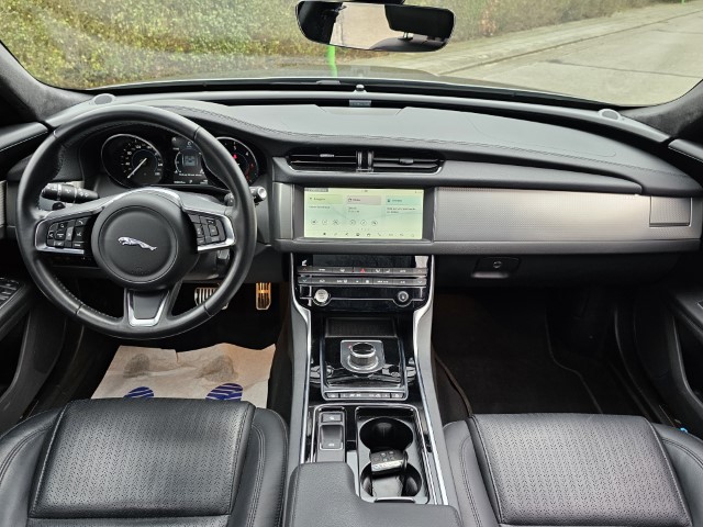 JAGUAR XF 2.0 D Pure