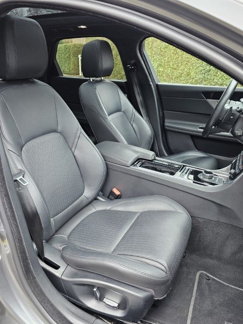 JAGUAR XF 2.0 D Pure