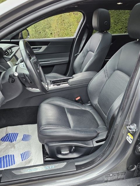 JAGUAR XF 2.0 D Pure
