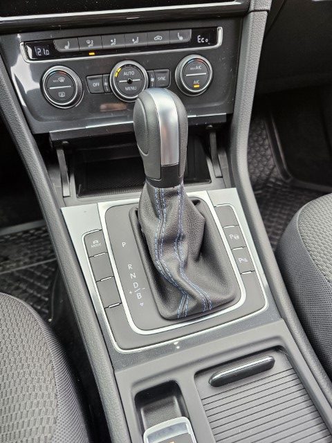 VOLKSWAGEN E-GOLF 35.8 KWh