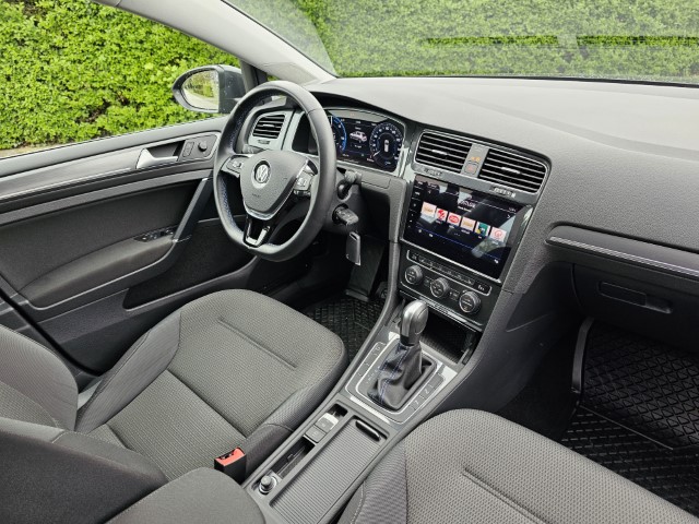 VOLKSWAGEN E-GOLF 35.8 KWh