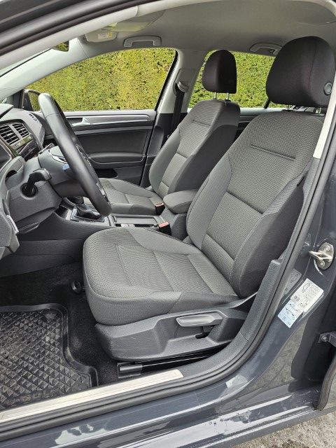 VOLKSWAGEN E-GOLF 35.8 KWh