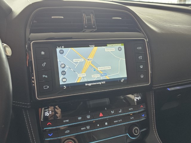 JAGUAR F-PACE 2.0 D AWD R-SPORT