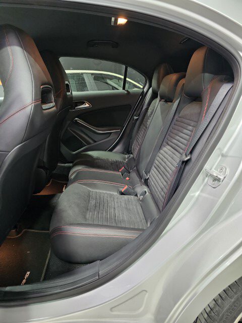 MERCEDES A180 - AMG PACK