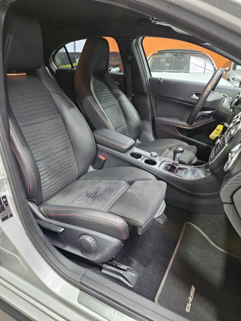 MERCEDES A180 - AMG PACK