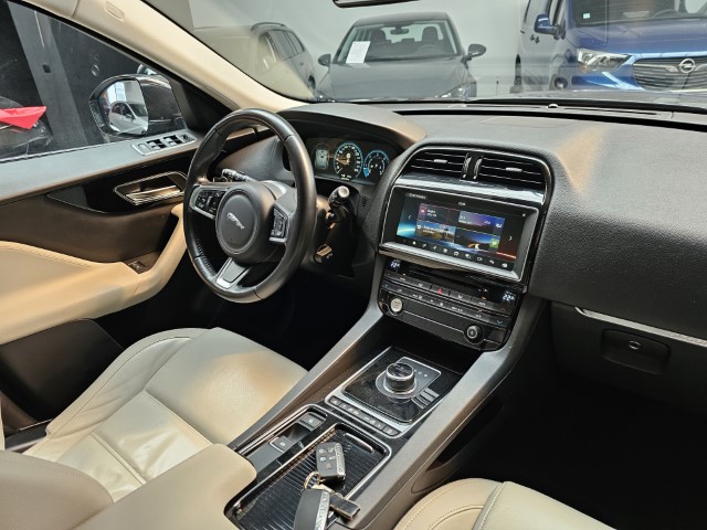 JAGUAR F-PACE 2.0 D PRESTIGE