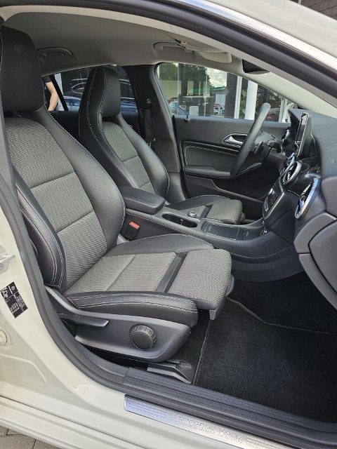 MERCEDES CLA 180