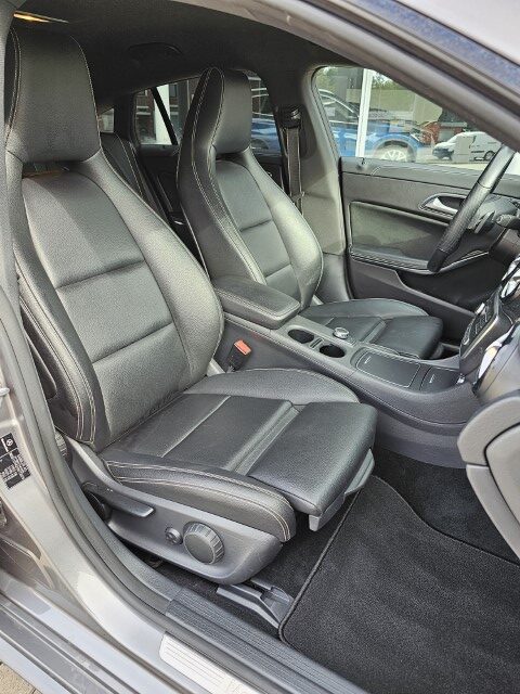 MERCEDES CLA 180 AMG PACK