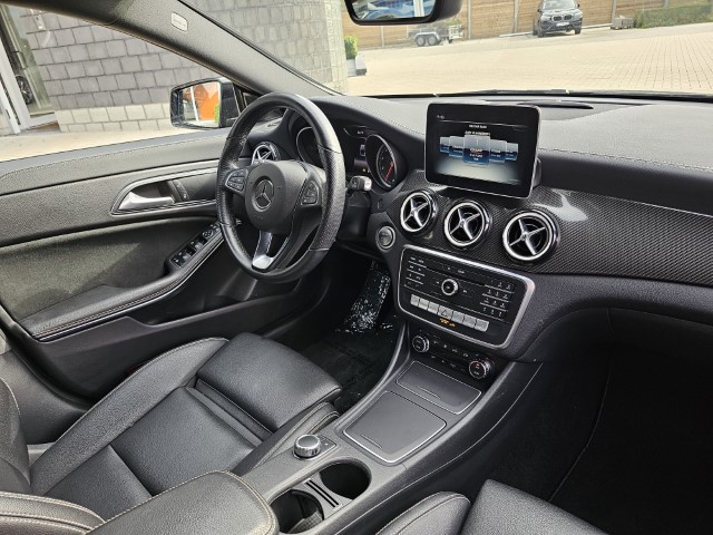 MERCEDES CLA 180 AMG PACK