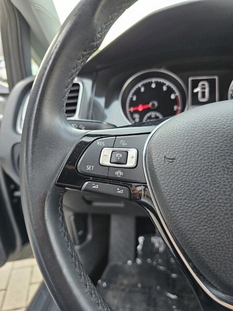 VOLKSWAGEN GOLF 1.0 TSI