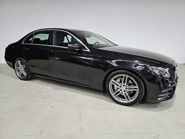 MERCEDES E220 AMG PACK