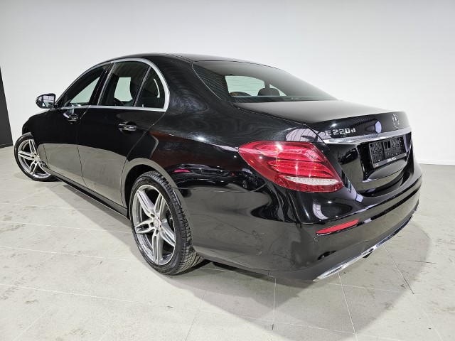 MERCEDES E220 AMG PACK