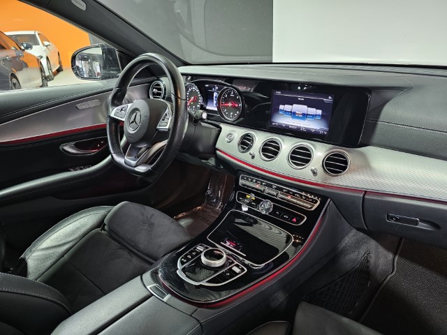 MERCEDES E220 AMG PACK