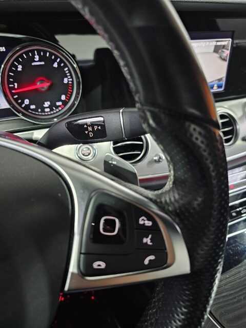 MERCEDES E220 AMG PACK