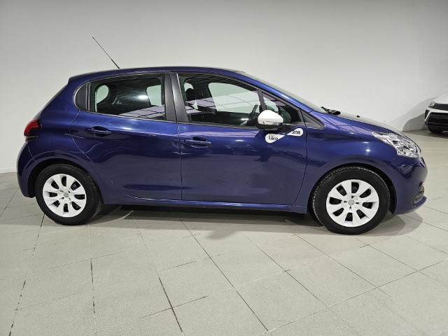 PEUGEOT 208 1.2i LIKE