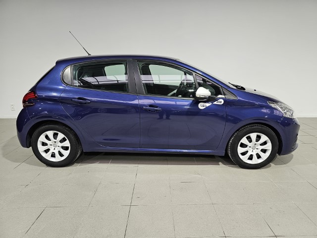 PEUGEOT 208 1.2i LIKE