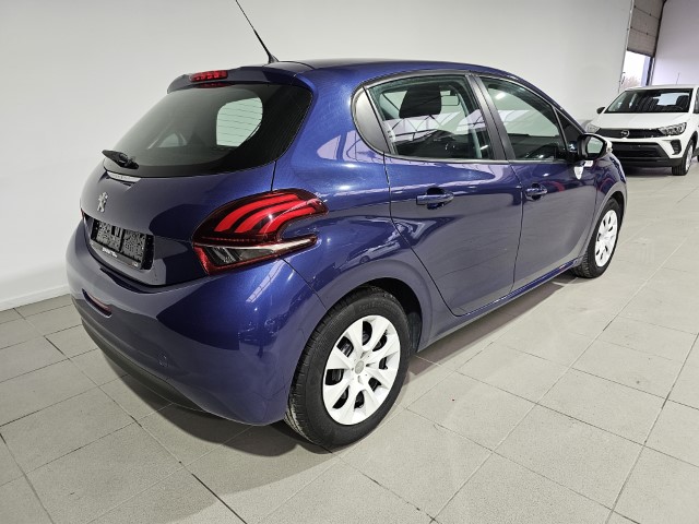 PEUGEOT 208 1.2i LIKE