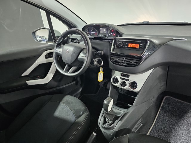 PEUGEOT 208 1.2i LIKE