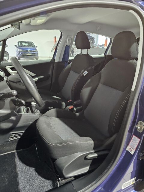 PEUGEOT 208 1.2i LIKE