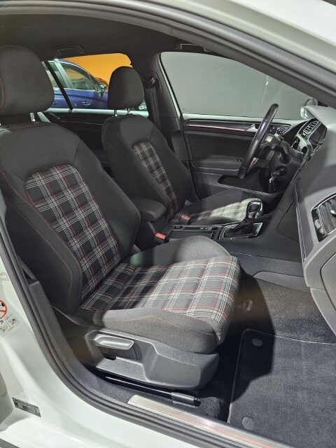 VOLKSWAGEN GOLF GTI 2.0 TSI DSG - VERLENGDE GARANTIE 01/2027