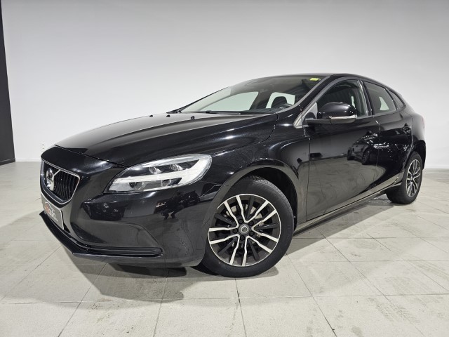 VOLVO V40 2.0 D2 Momentum