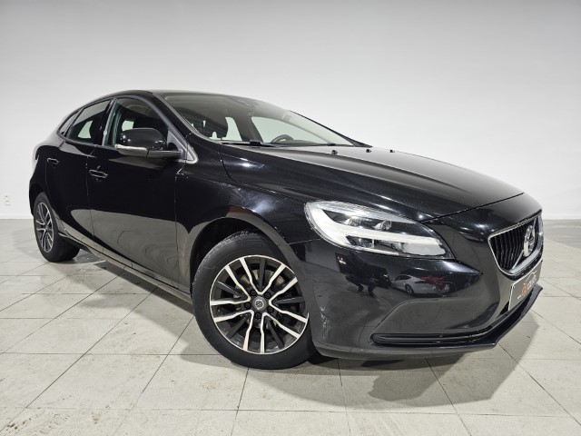 VOLVO V40 2.0 D2 Momentum