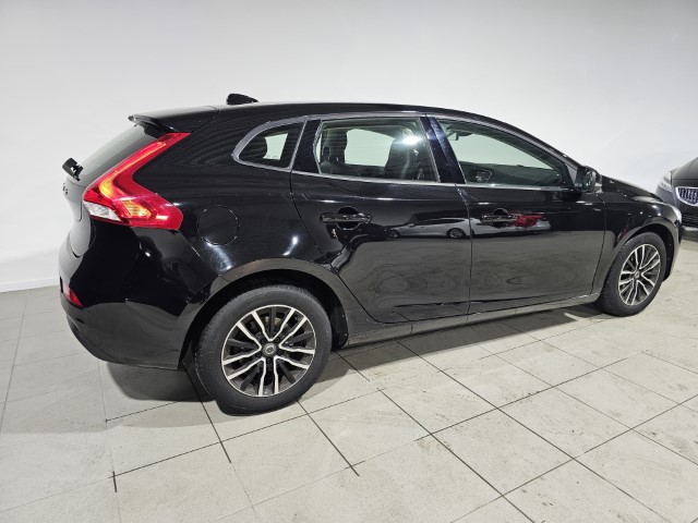 VOLVO V40 2.0 D2 Momentum