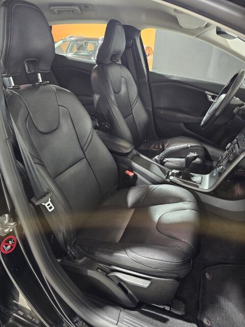 VOLVO V40 2.0 D2 Momentum
