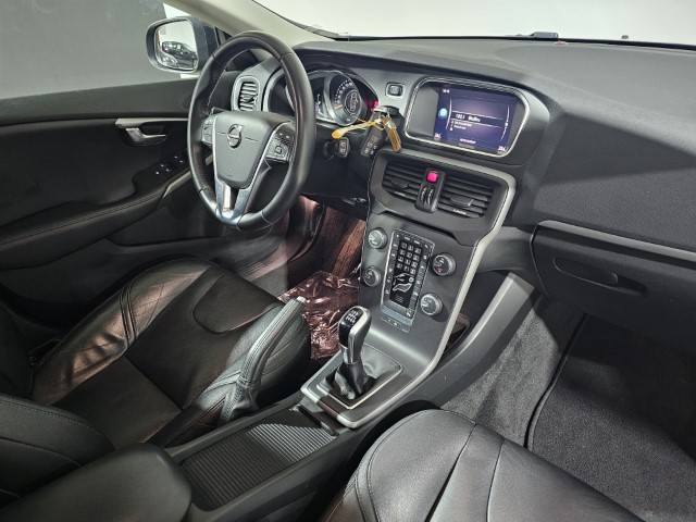 VOLVO V40 2.0 D2 Momentum