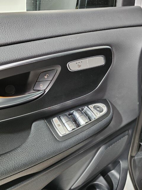 MERCEDES V220 - Avantgarde - Lichte vracht -