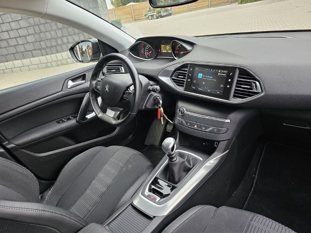 PEUGEOT 308 1.5 BlueHDi Allure