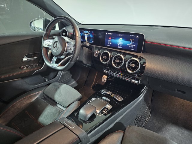 Mercedes A180 NIGHT PACK AMG