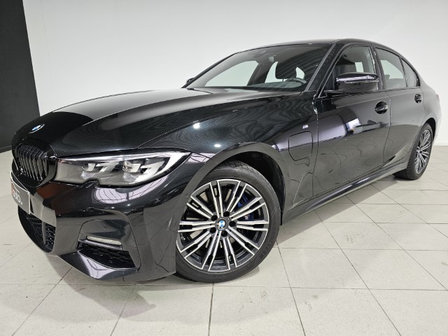 BMW 330e PHEV M-PACK